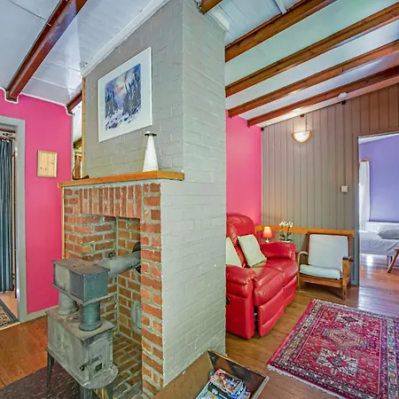 Seneric Chalet, *