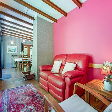 Seneric Chalet, *