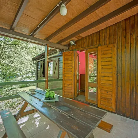 Seneric Chalet, Chalet